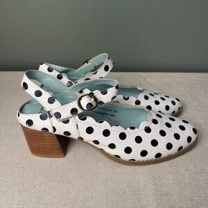 L'artiste Spring Step Dotanella black and white polka dot block heel.Sz 5.5-6.